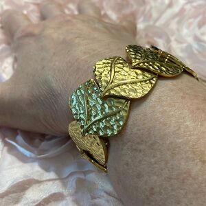 Beautiful Designer Textured Gold Tone Stretch Bracelet!